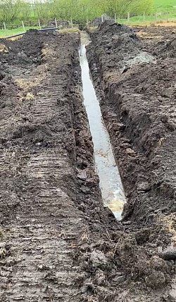 Drainage track allowing water to flow